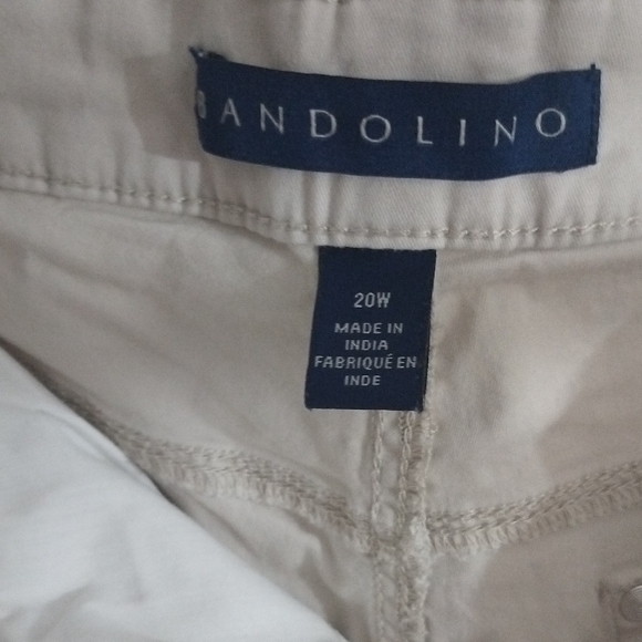 Bandolino Women's Light Beige Shorts - Picture 2 of 8